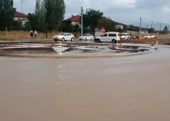 Konya’da sağanak ulaşıma engel oldu