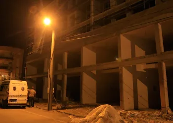 İş için geldiği inşaatta kalbine yenildi