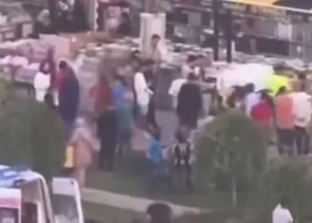 12. kattan atlayan kişi, iş yeri sahibinin üzerine düştü