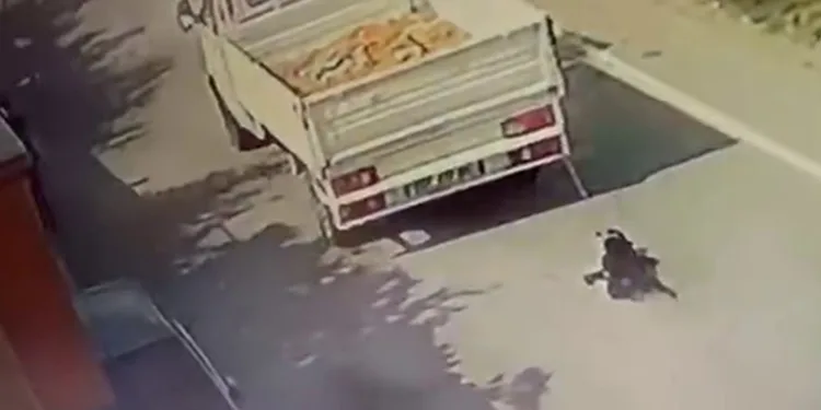 Köpeği, kamyonetin arkasında sürüklendi