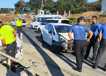 Makas atan kamyon kazaya sebep oldu