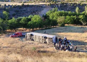 Yolcu otobüsü şarampole uçtu: 22 yaralı