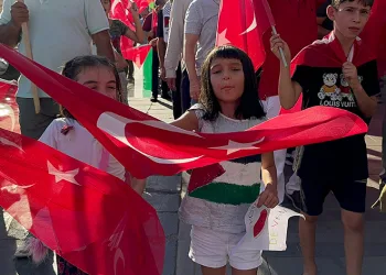 Gazze’ye destek yürüyüşü düzenlendi