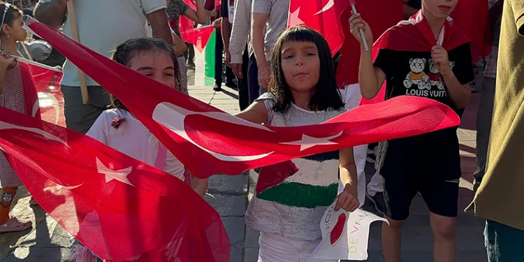 Gazze’ye destek yürüyüşü düzenlendi