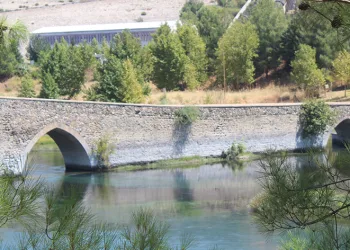 Tarihi Ceyhan Taş Köprü tekrardan turizme kazandırılacak