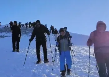 Dağcıların Ağrı Dağı’na zorlu zirve tırmanışı