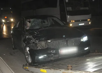 Otomobilin çarptığı baba ve oğlu hayatını kaybetti