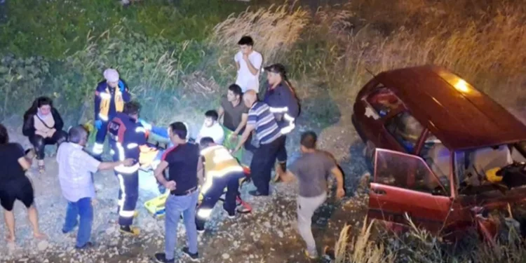 Kontrolden çıkan otomobil dereye uçtu