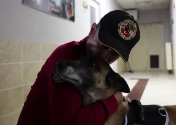 Narkotik köpeği Eris’e duygu yüklü veda