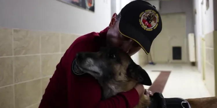 Narkotik köpeği Eris’e duygu yüklü veda