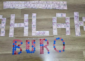 Bursa’da kumarhaneye suçüstü baskın : 5 gözaltı