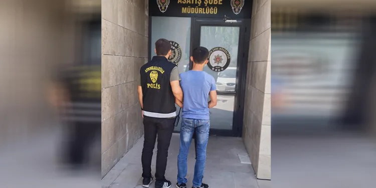 Dolandırıcılık suçundan aranan şahsı polis yakaladı
