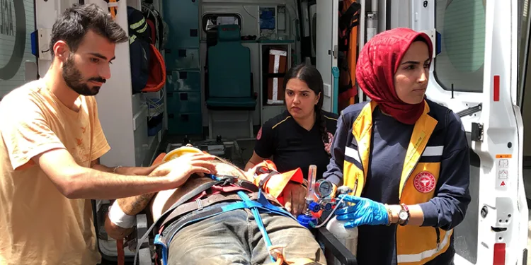 Adıyaman’da inşaat iskelesi çöktü