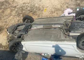 Konya’da otomobil şarampole devrildi