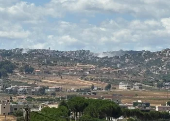 İsrail, Lübnan’ın güneyindeki köyü vurdu