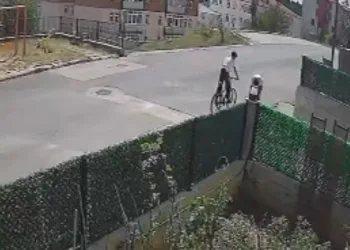Oğlunun kavga ettiği çocuğa dehşeti yaşattı