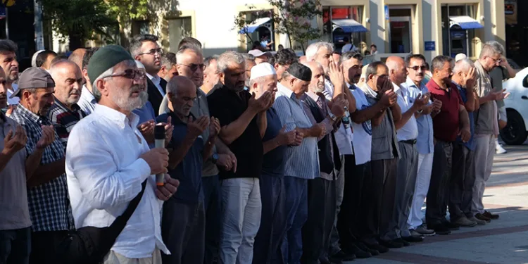 Haniye için cenaze namazı kılındı