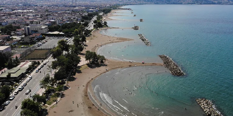 Tatilcilerin yeni rotası: Ordu Akyazı Plajı