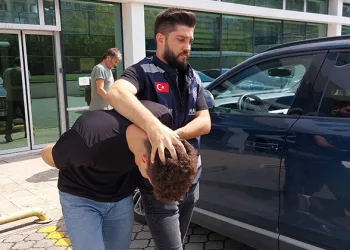 Uyuşturucu ticaretinden tutuklandı
