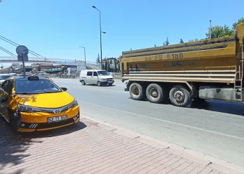 Yaya üst geçidi yerine caddeden geçmek isterken canından oldu