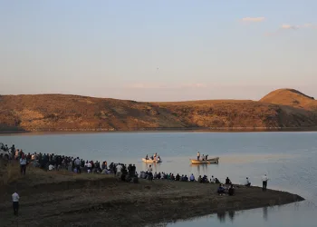 Su seviyesinin yükselmesi ile derede mahsur kalan 16 kişi kurtarıldı