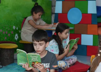 Yaz kurslarında çocuklar eğlenerek öğreniyor