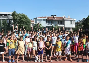 Başkan Şadi Özdemir, çocuklarla spor yaptı