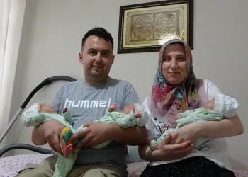 Yıllarca 1 bebek beklerken üçüzleri oldu
