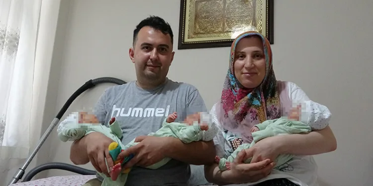 Yıllarca 1 bebek beklerken üçüzleri oldu