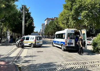 Korku dolu anlar, sokak ortasında etrafa ateş açtı