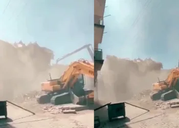 Korna sesi, 5 katlı binayı yerle bir etti