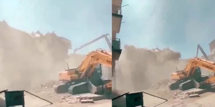 Korna sesi, 5 katlı binayı yerle bir etti