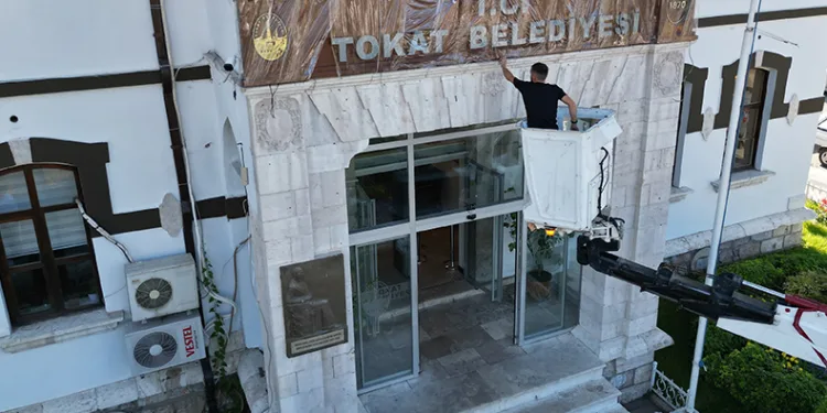 ‘T.C.’ ibaresi Tokat Belediyesi tabelasında yerini aldı