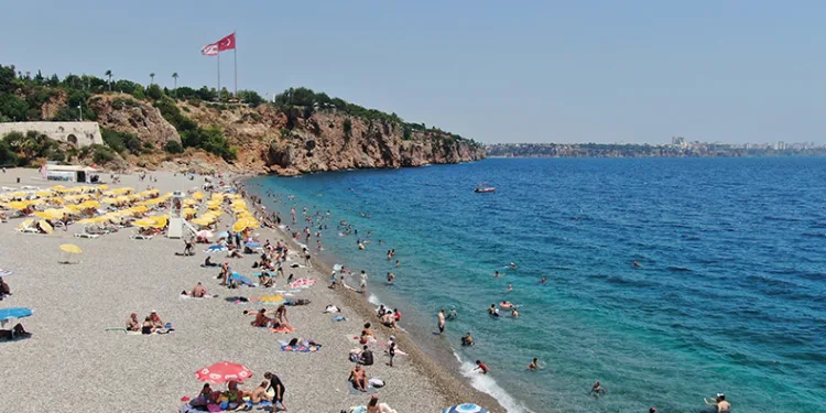 Antalya’da nem yüzde 80’i buldu