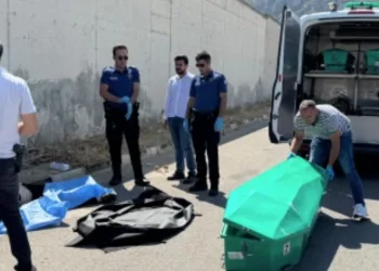Boş araziye götürdüğü babasını öldürüp polise teslim oldu