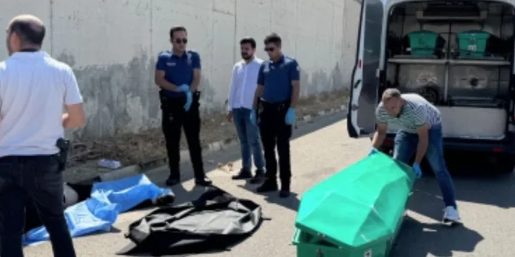 Boş araziye götürdüğü babasını öldürüp polise teslim oldu