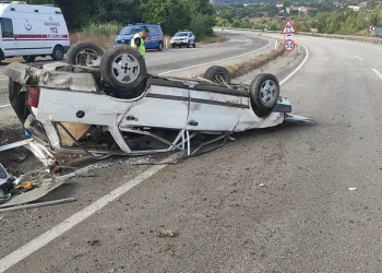 Kontrolden çıkan otomobil takla attı