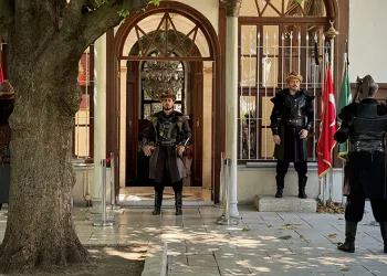 3 kıtada hüküm süren padişah