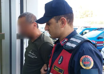 Kaçak kazı yaparken jandarmaya yakalandı