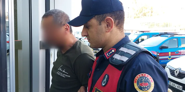 Kaçak kazı yaparken jandarmaya yakalandı