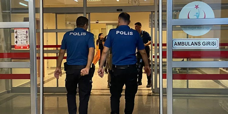 Yaşı küçük çocuklar tekme tokat dövdü