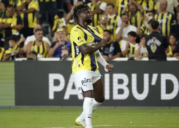 Fenerbahçe’de Allan Saint-Maximin asistle başladı