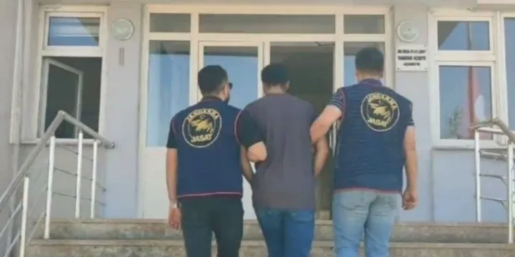 Van’da 3 kişi tutuklandı