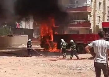 Yeni aldığı kamyon alev alev yandı