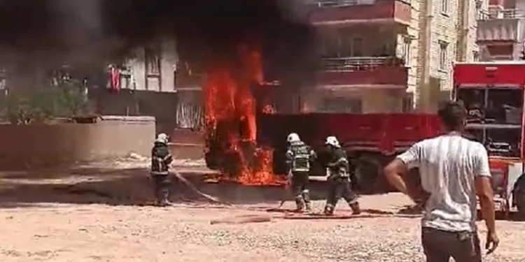 Yeni aldığı kamyon alev alev yandı