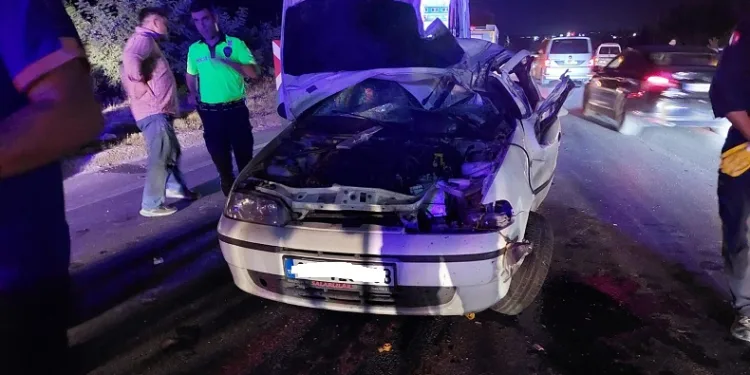 Tırla otomobilin çarpıştığı kazada 5 kişi yaralandı