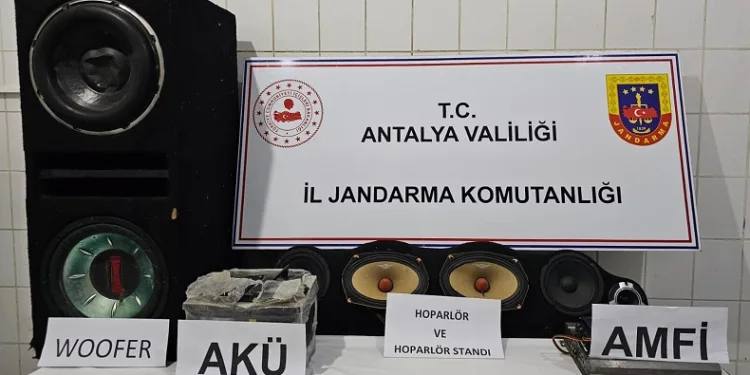 Ses sistemi çalan 4 şüpheli tutuklandı
