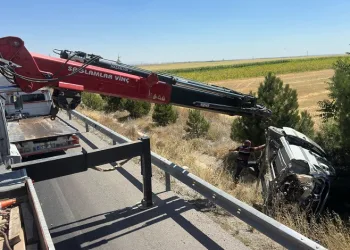 Takla atan araçta 3 kişi yaralandı