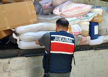 Tırın dorsesinden 2 milyon 285 bin lira değerinde kaçak tütün çıktı