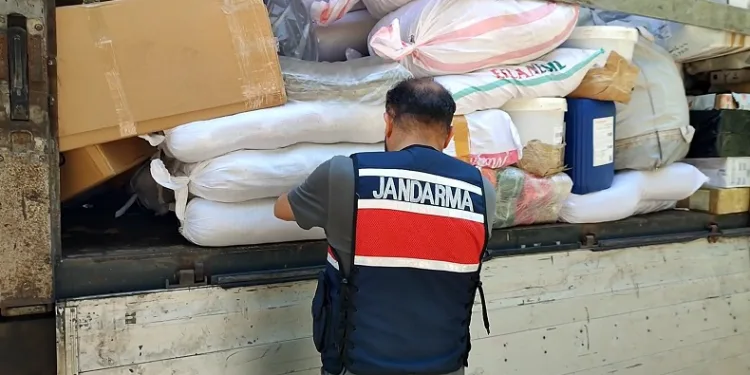 Tırın dorsesinden 2 milyon 285 bin lira değerinde kaçak tütün çıktı